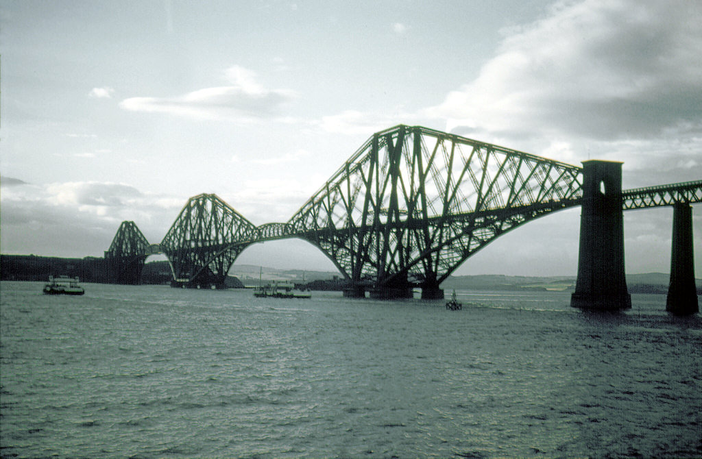 Fascinating Vintage Photos Show Edinburgh in the 1950s