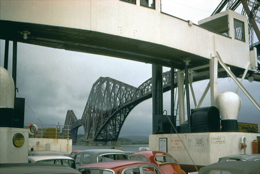 Fascinating Vintage Photos Show Edinburgh in the 1950s