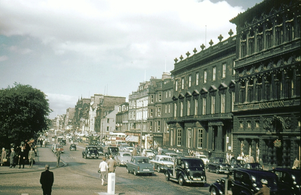 Fascinating Vintage Photos Show Edinburgh in the 1950s