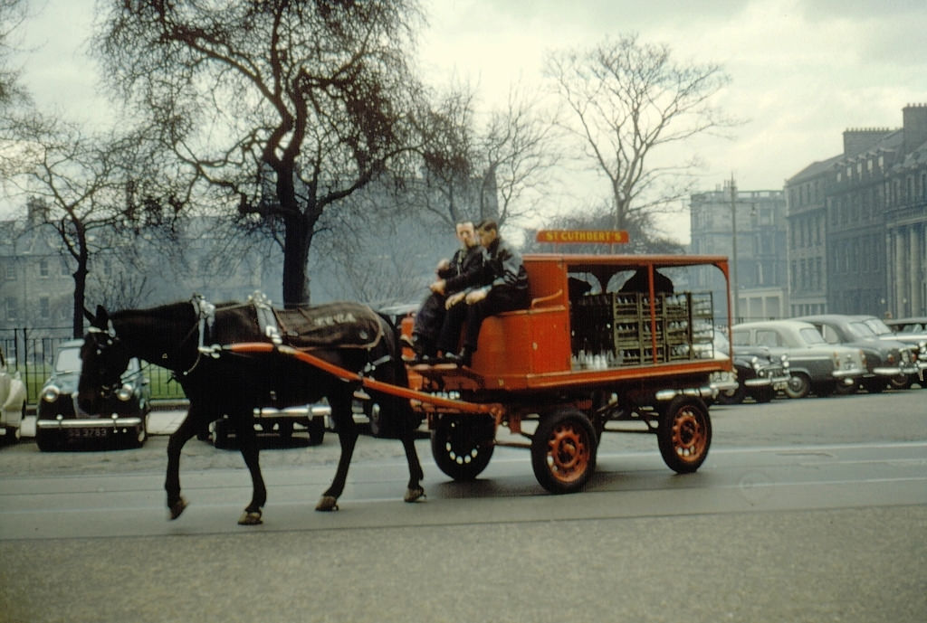 Fascinating Vintage Photos Show Edinburgh in the 1950s