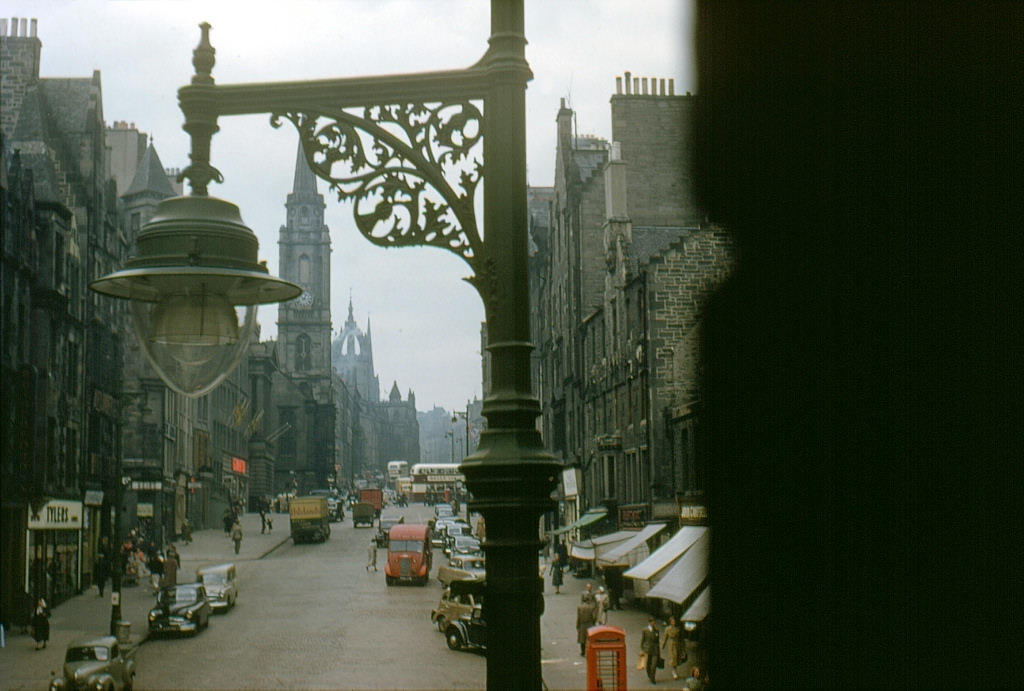 Fascinating Vintage Photos Show Edinburgh in the 1950s