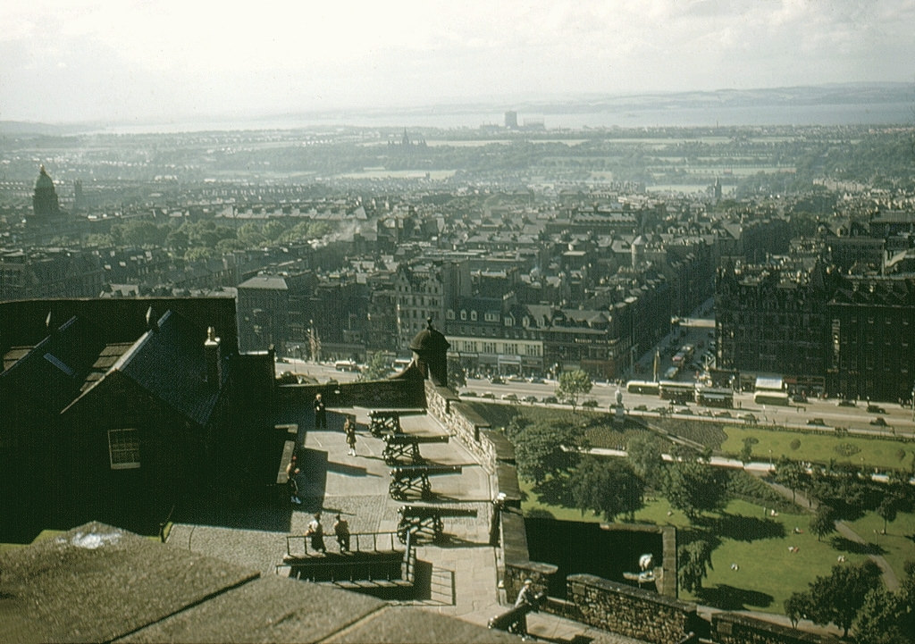 Fascinating Vintage Photos Show Edinburgh in the 1950s