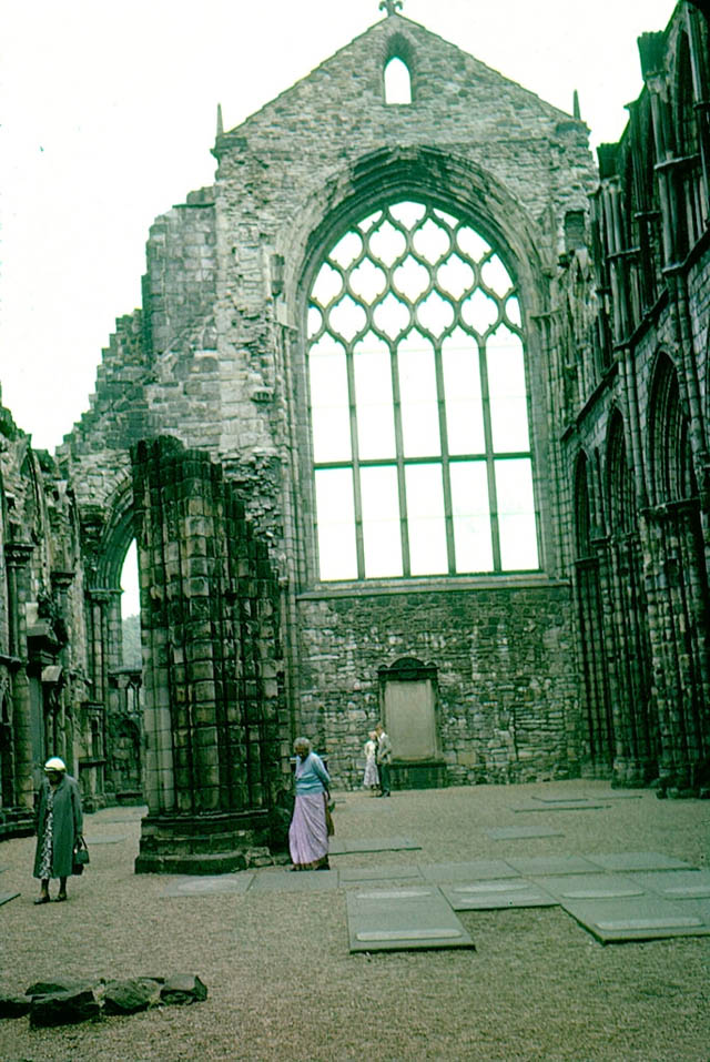 Fascinating Vintage Photos Show Edinburgh in the 1950s