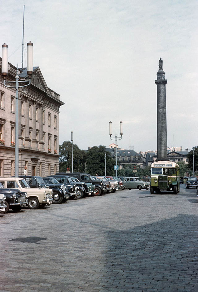 Fascinating Vintage Photos Show Edinburgh in the 1950s