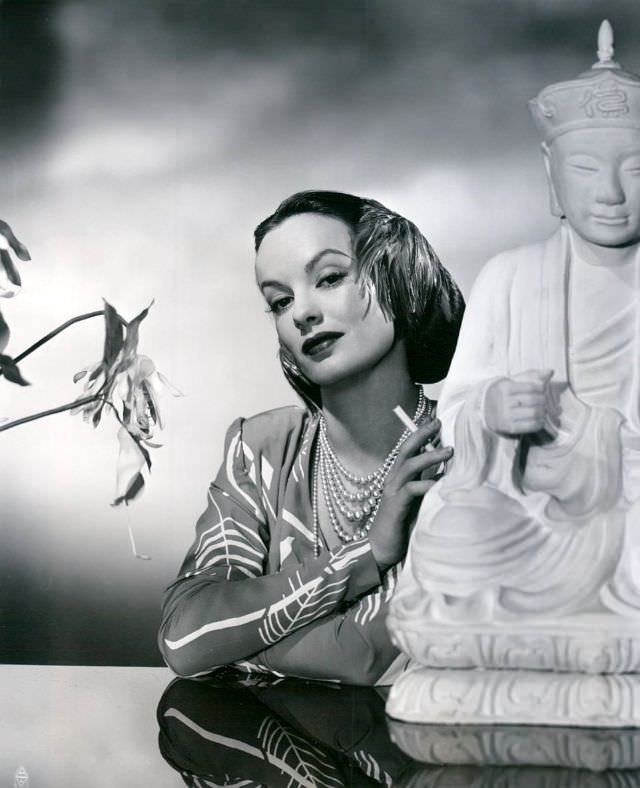 Faye Emerson with a statue, 1950s.