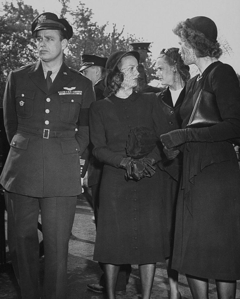 Faye Emerson with Mrs. James Roosevelt and Elliott Roosevelt, 1945.