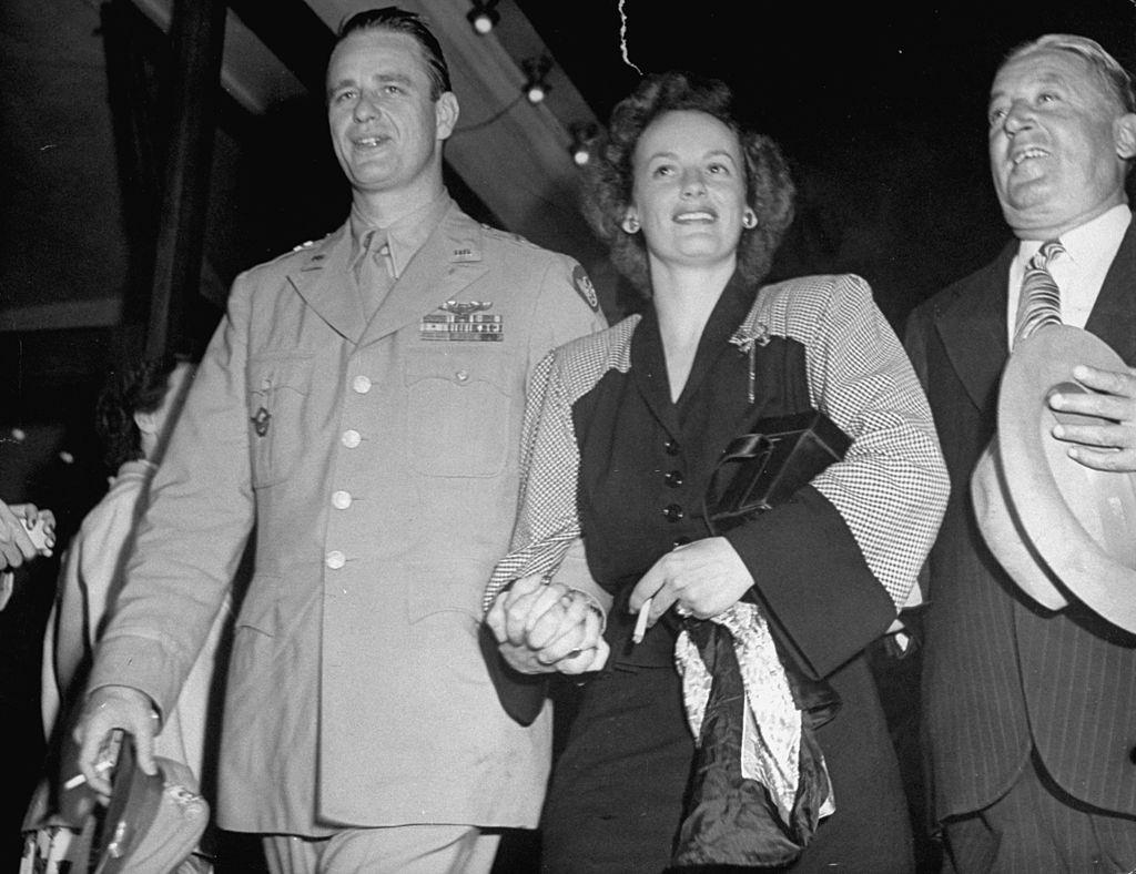 Faye Emerson with Elliott Roosevelt arriving at the opening of Candida together, 1945.