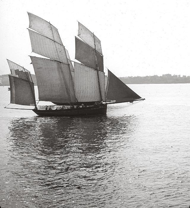 Bisquine cancalaise off Saint-Malo, 1907