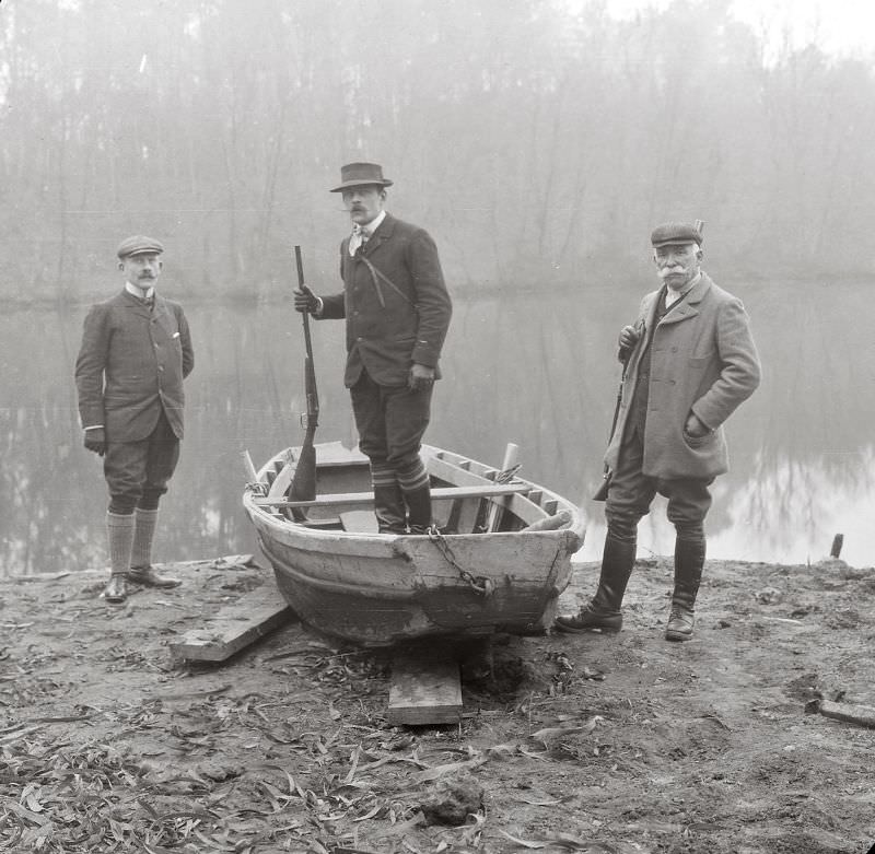 Hunters, pond at Préchac, Gironde, circa 1910