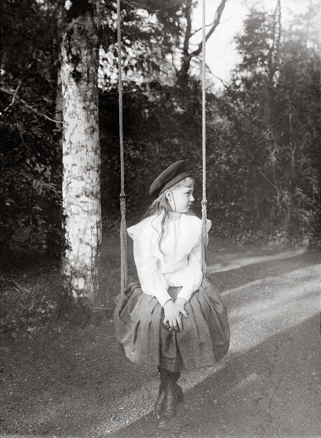 Looking the other way, circa 1910