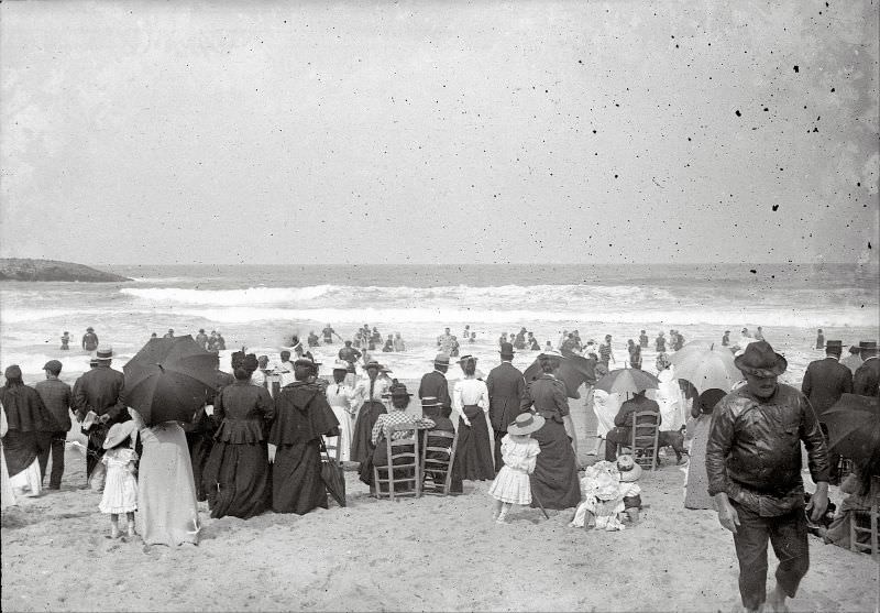 Sunday at the beach, circa 1910