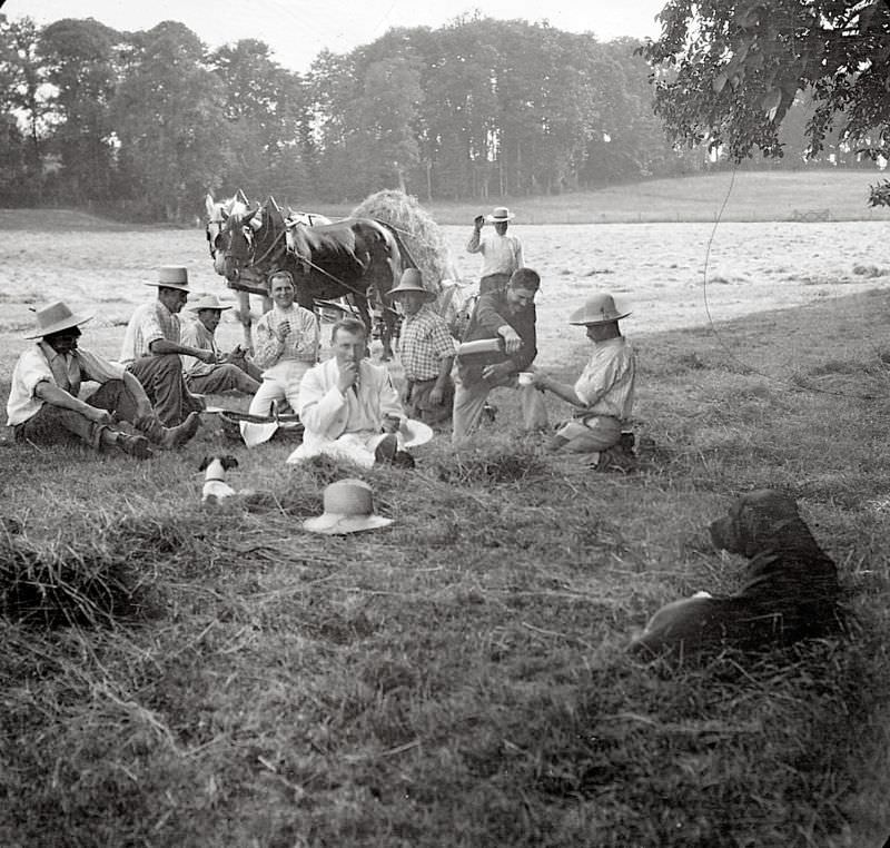 Tedders's snack, around the Chanteau de Magnanne, Mayenne, circa 1910