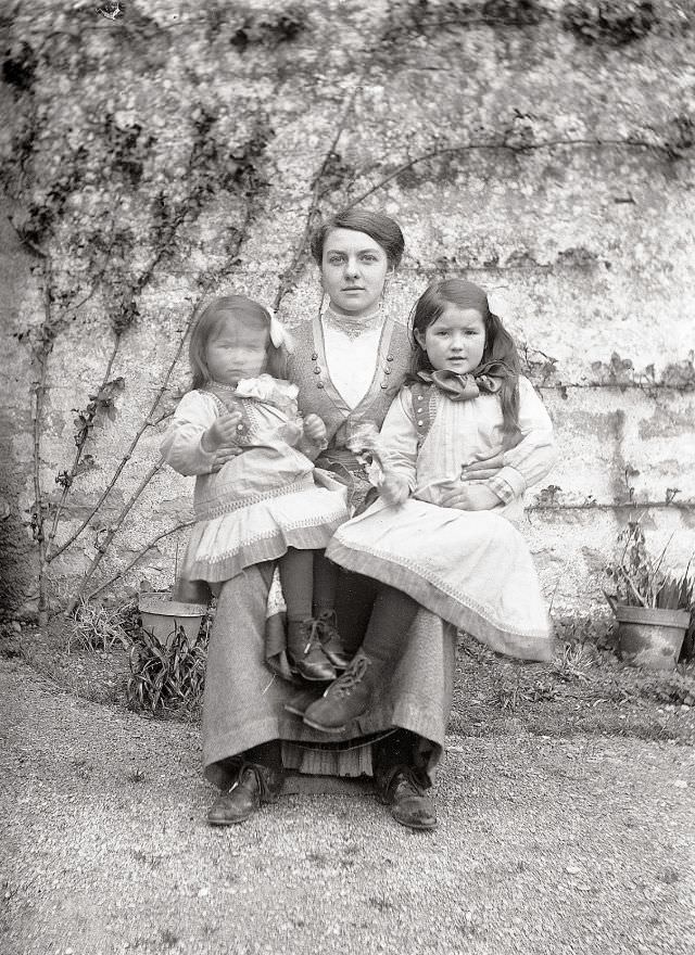 Marie Pierron and her daughters, taken near Nère, early 1918