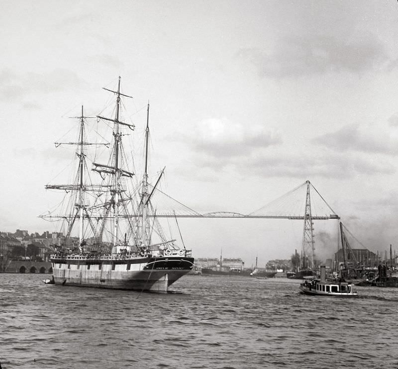The three-master Amélie at anchor in Nantes, circa 1900