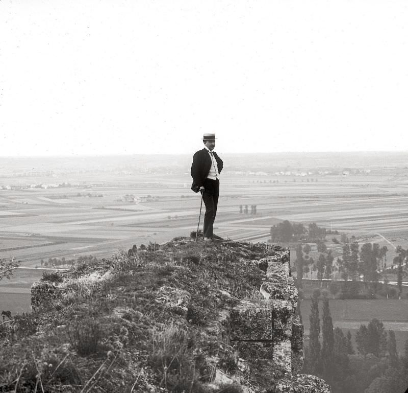 Ruins of the keep of the Château de Lavardin (Touraine), circa 1903