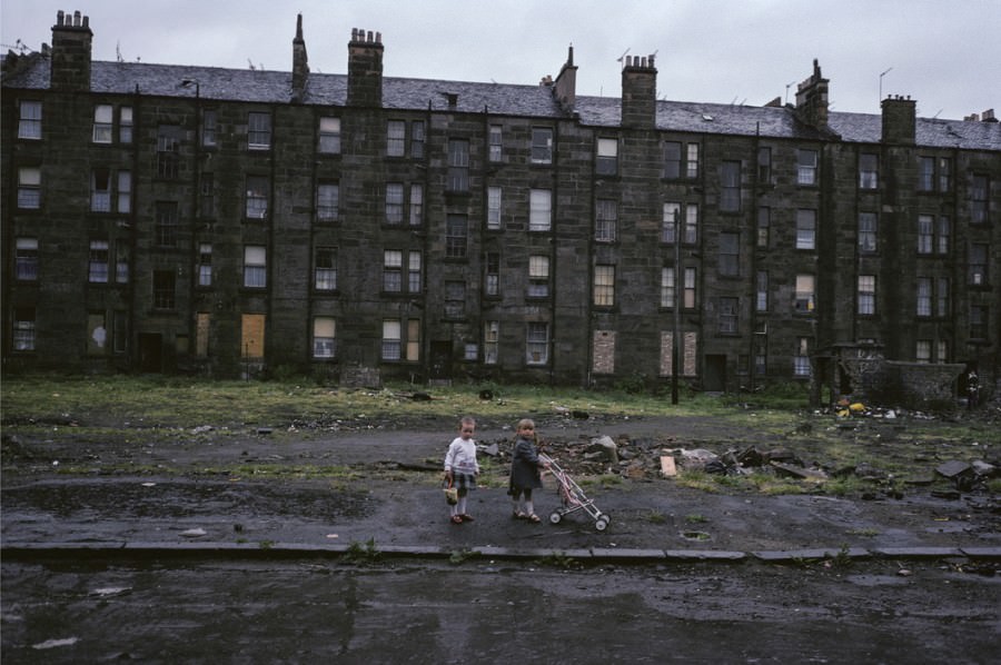 Stunning Photos captured the Gritty Life of Glasgow in 1980