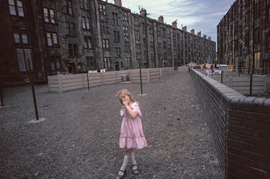 Stunning Photos captured the Gritty Life of Glasgow in 1980