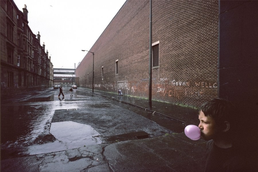 Stunning Photos captured the Gritty Life of Glasgow in 1980