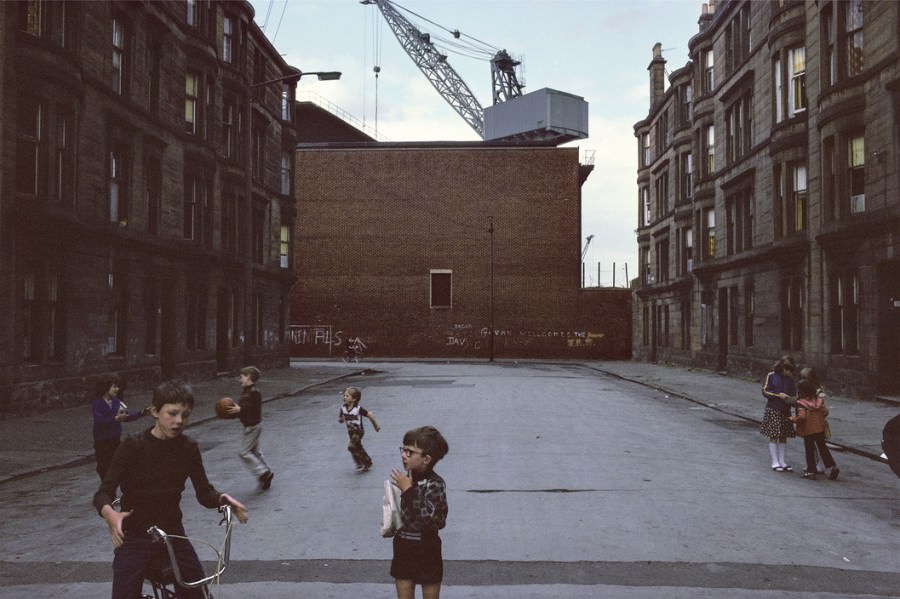 Stunning Photos captured the Gritty Life of Glasgow in 1980