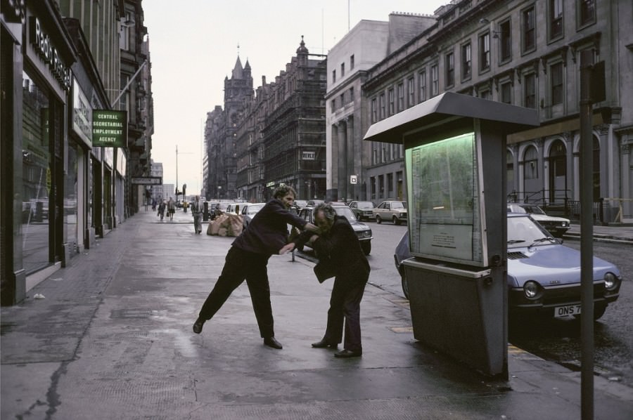 Stunning Photos captured the Gritty Life of Glasgow in 1980