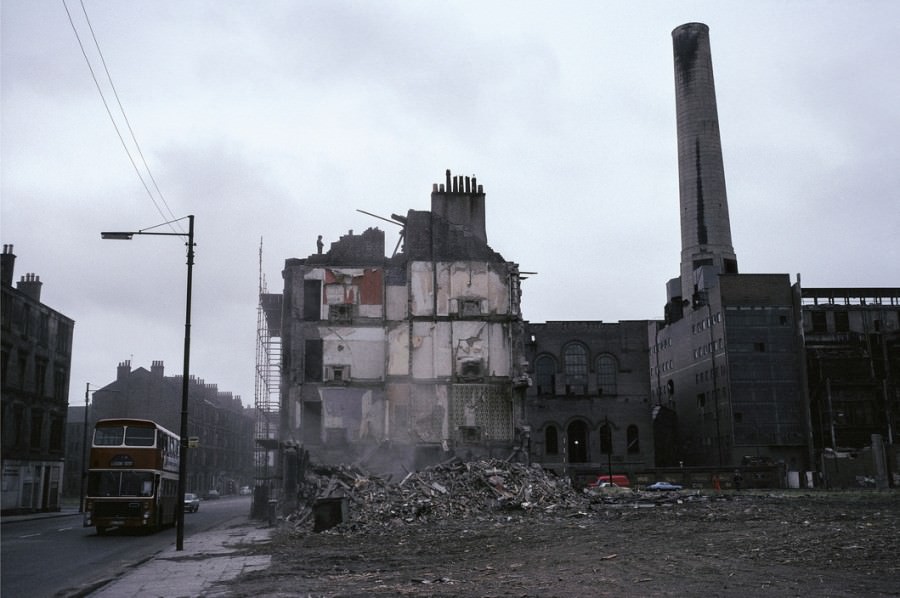 Stunning Photos captured the Gritty Life of Glasgow in 1980