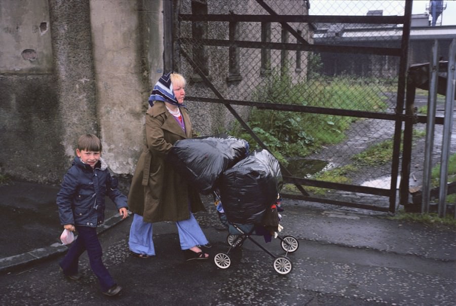 Stunning Photos captured the Gritty Life of Glasgow in 1980