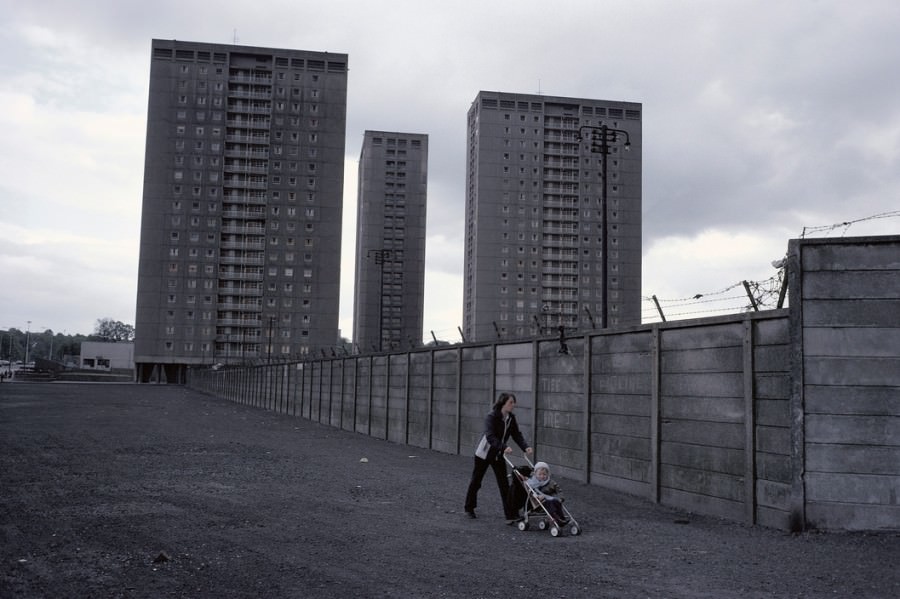 Stunning Photos captured the Gritty Life of Glasgow in 1980