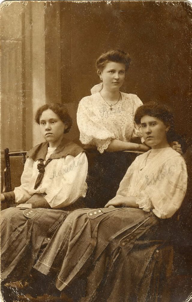 Beautiful Photos of Hungarian Girls from the Early 1900s