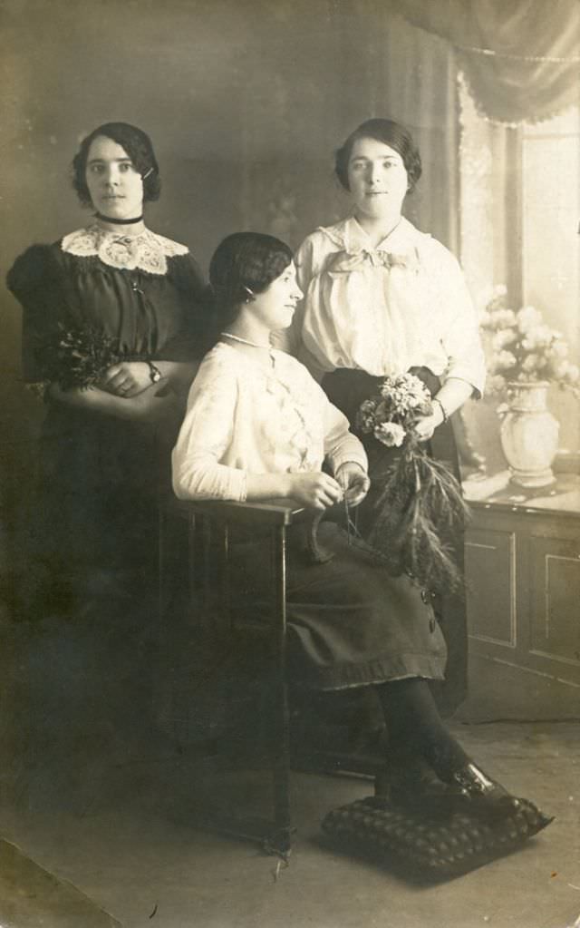 Beautiful Photos of Hungarian Girls from the Early 1900s