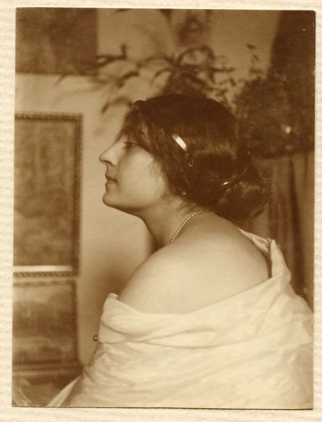 Beautiful Photos of Hungarian Girls from the Early 1900s