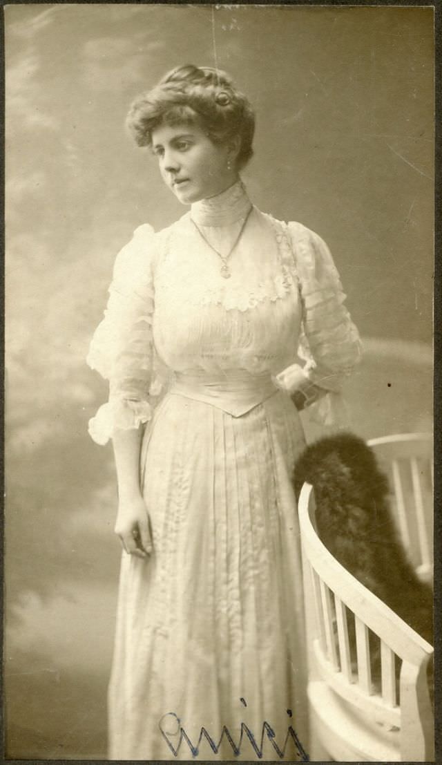 Beautiful Photos of Hungarian Girls from the Early 1900s