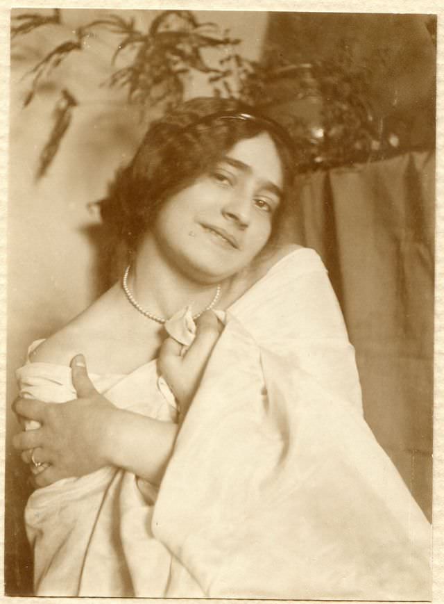 Beautiful Photos of Hungarian Girls from the Early 1900s