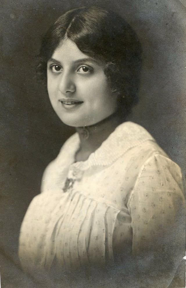 Beautiful Photos of Hungarian Girls from the Early 1900s