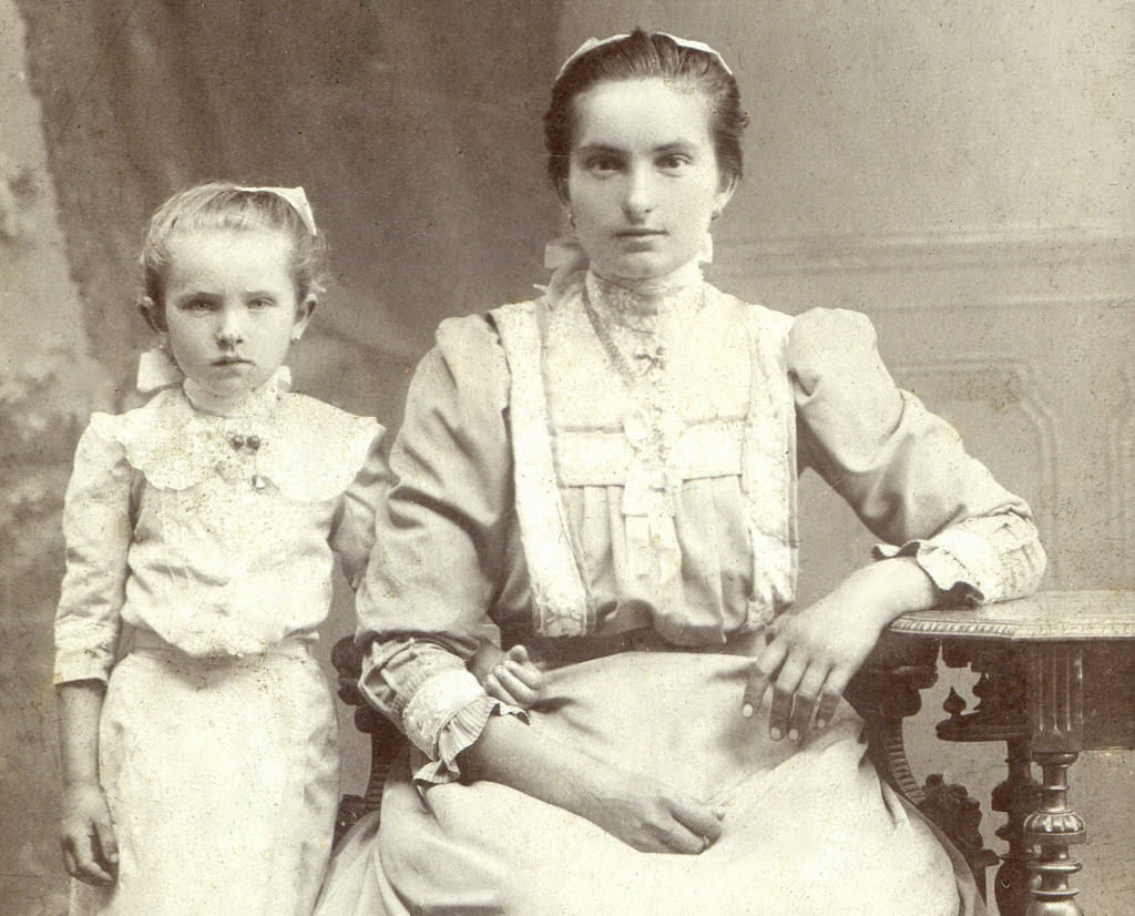 Beautiful Photos of Hungarian Girls from the Early 1900s