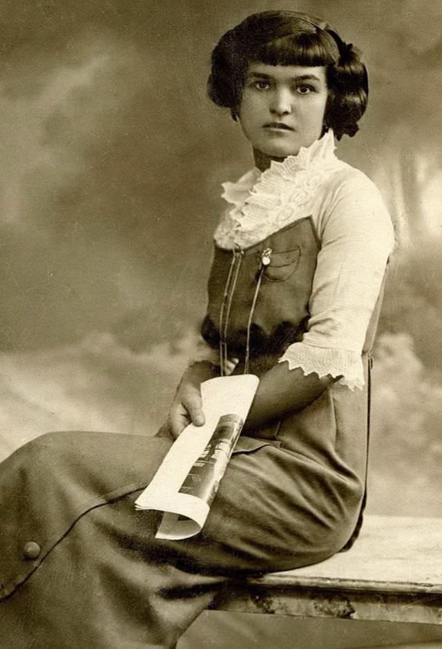 Beautiful Photos of Hungarian Girls from the Early 1900s