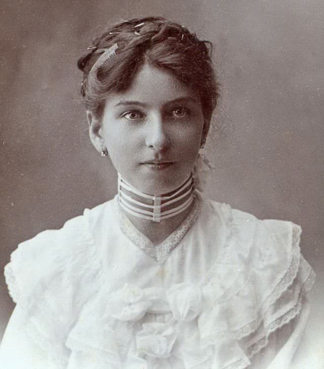 Beautiful Photos of Hungarian Girls from the Early 1900s