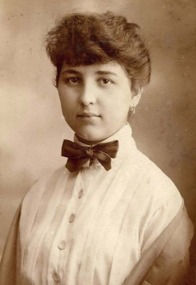 Beautiful Photos of Hungarian Girls from the Early 1900s