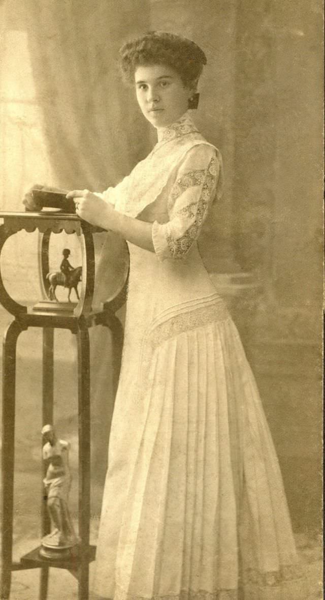 Beautiful Photos of Hungarian Girls from the Early 1900s