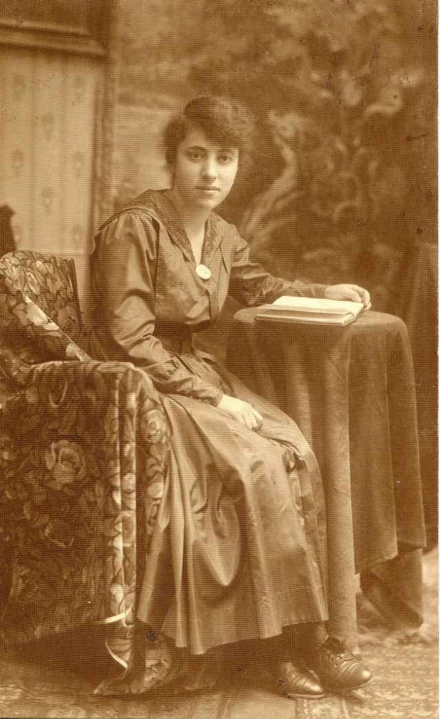 Beautiful Photos of Hungarian Girls from the Early 1900s