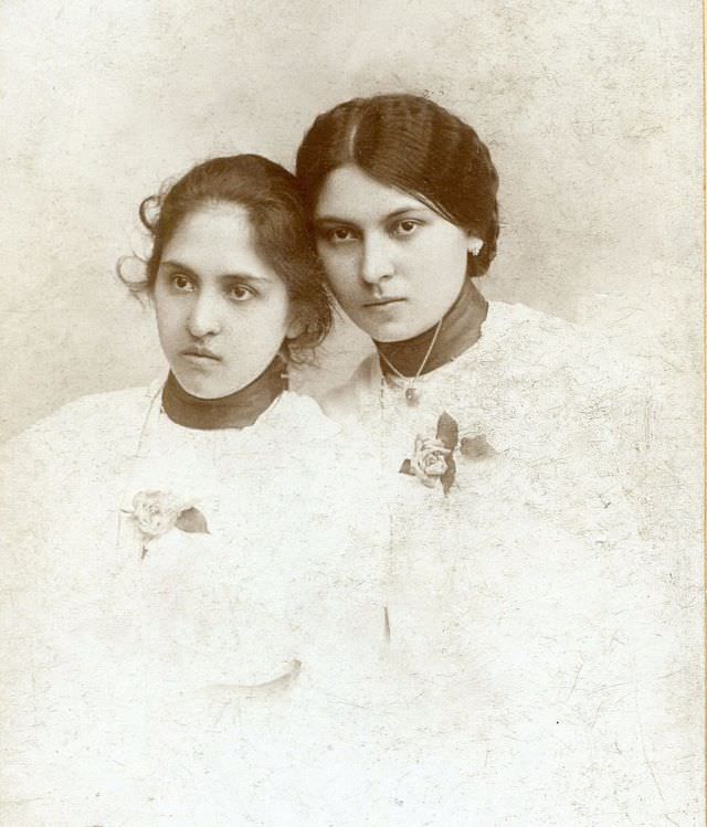 Beautiful Photos of Hungarian Girls from the Early 1900s