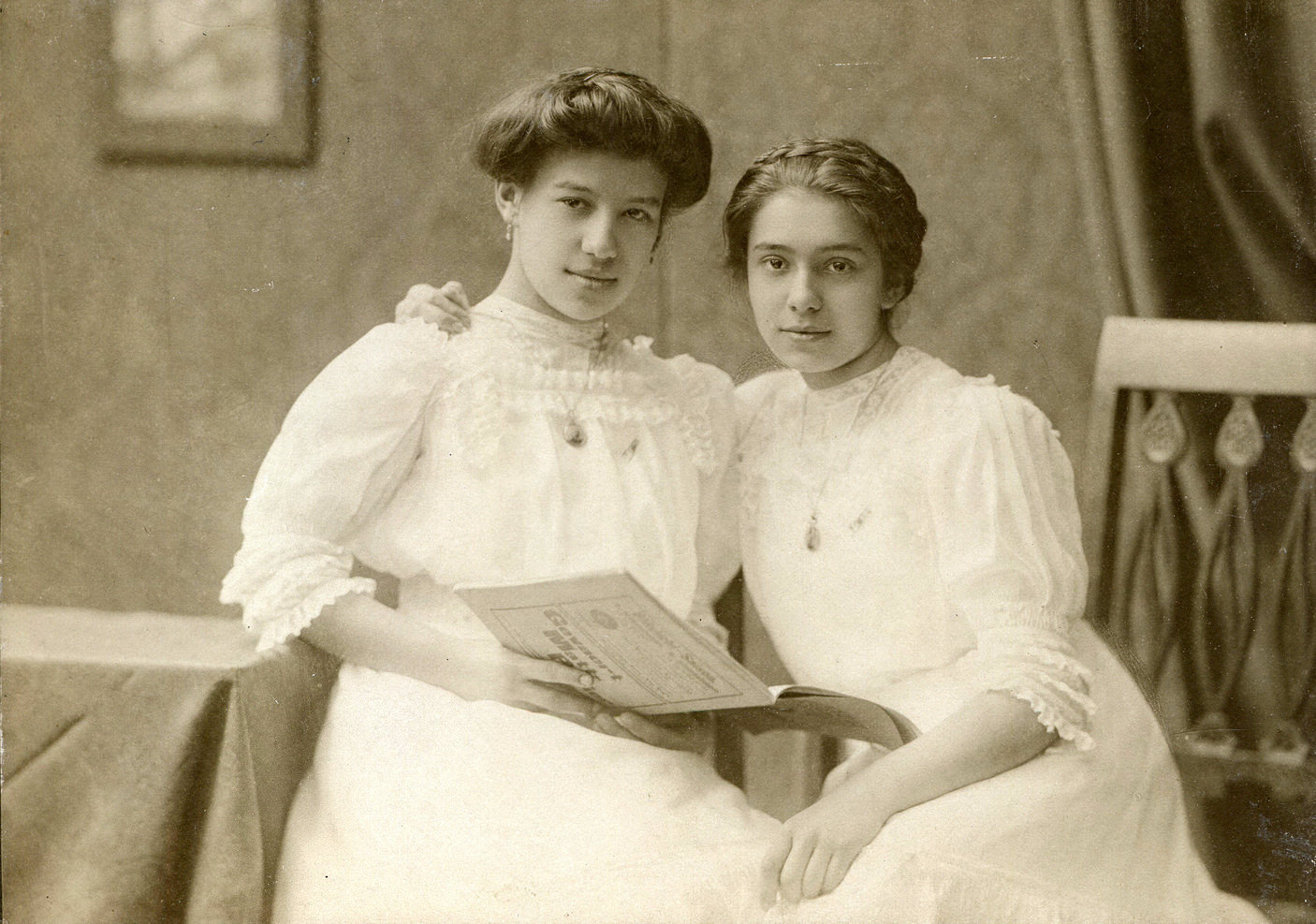 Beautiful Photos of Hungarian Girls from the Early 1900s