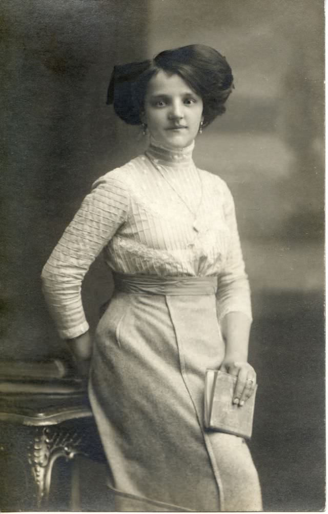 Beautiful Photos of Hungarian Girls from the Early 1900s