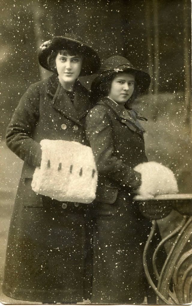 Hungarian Girls 1900s