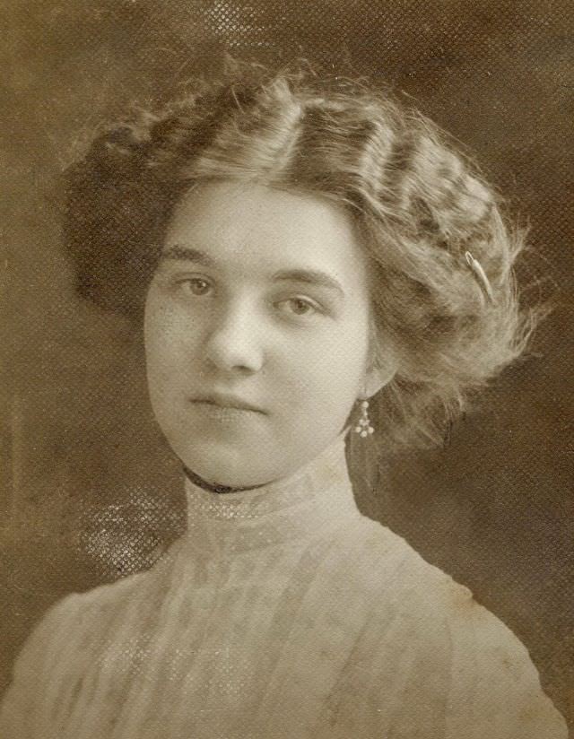 Beautiful Photos of Hungarian Girls from the Early 1900s