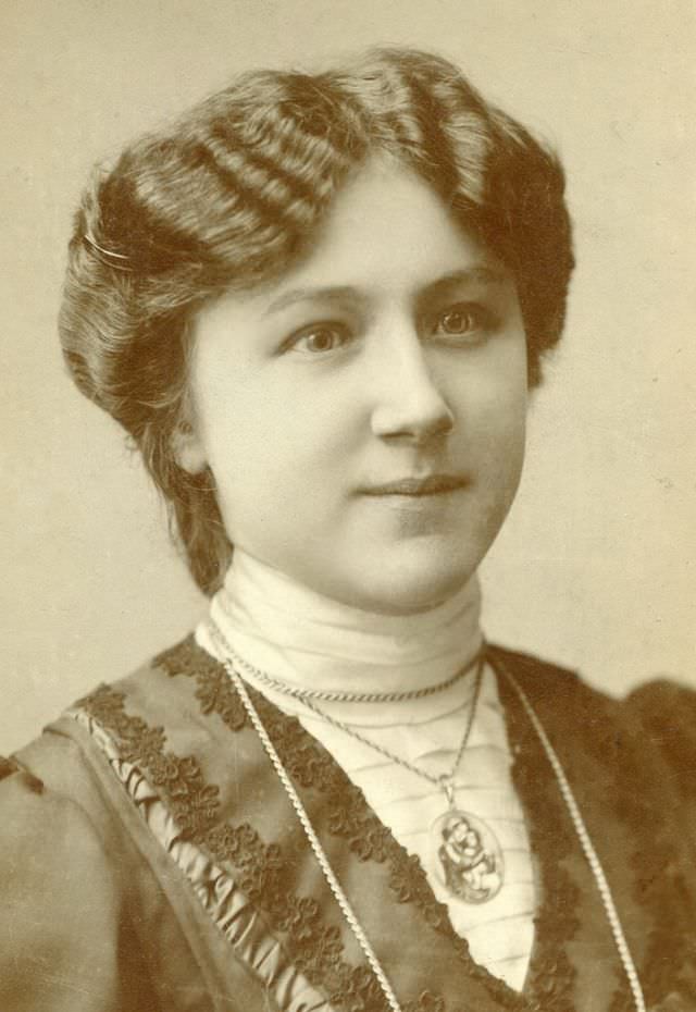 Beautiful Photos of Hungarian Girls from the Early 1900s