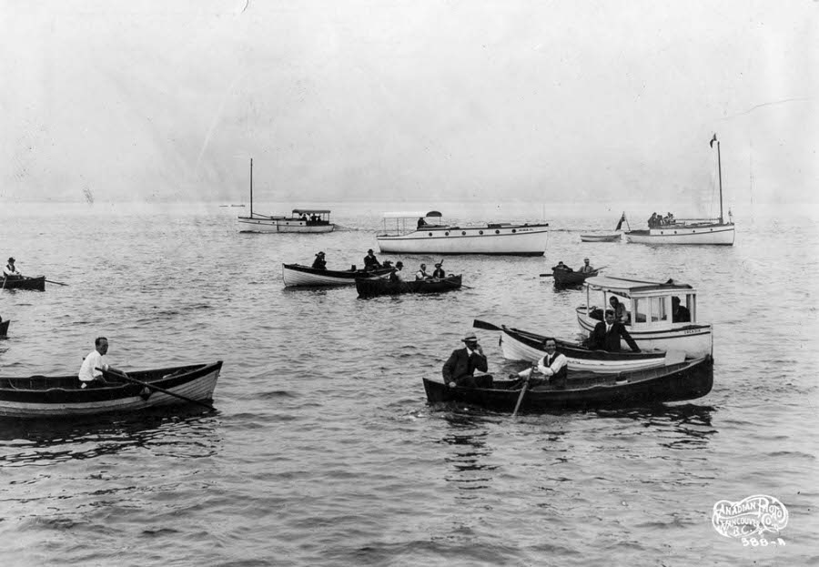 Spectators in small boats crowd the water around the Komagata Maru.