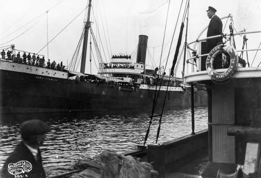 The Sea Lion tug approaches the Komogata Maru.