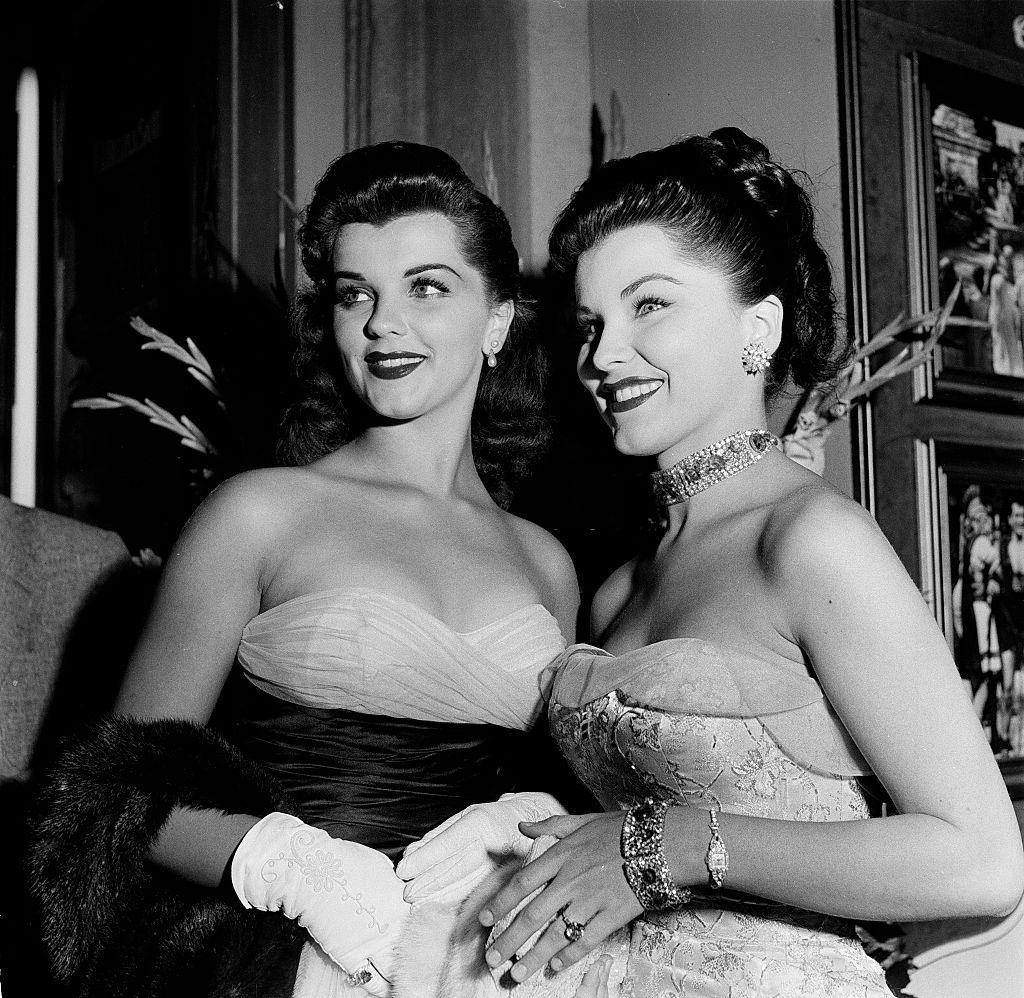 Lisa Gaye with her sister actress Debra Paget at the premiere of "The Robe" in Los Angeles, 1953.