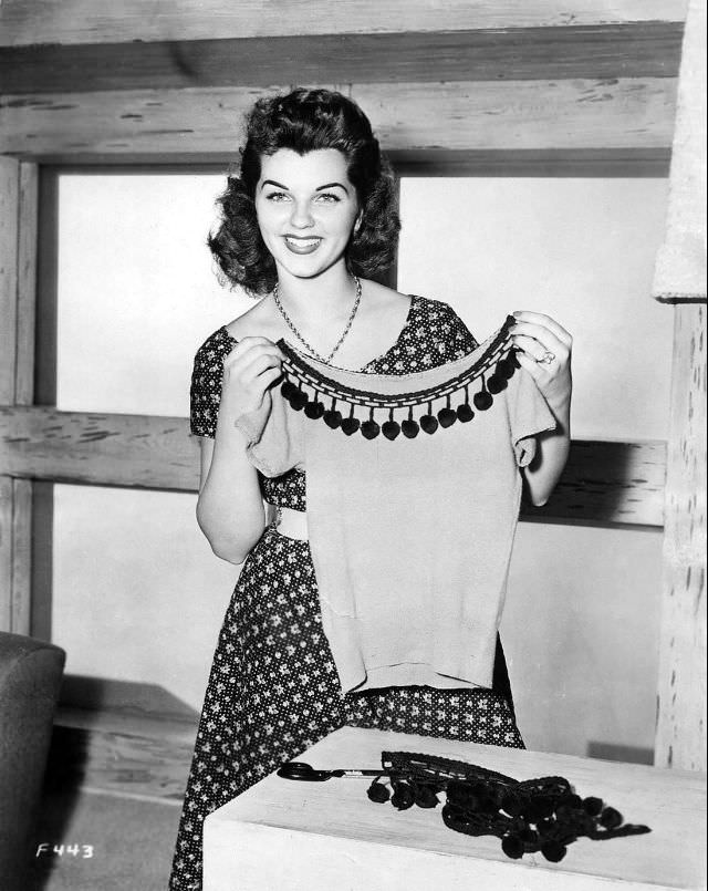 Lisa Gaye showing her dress, 1950s.