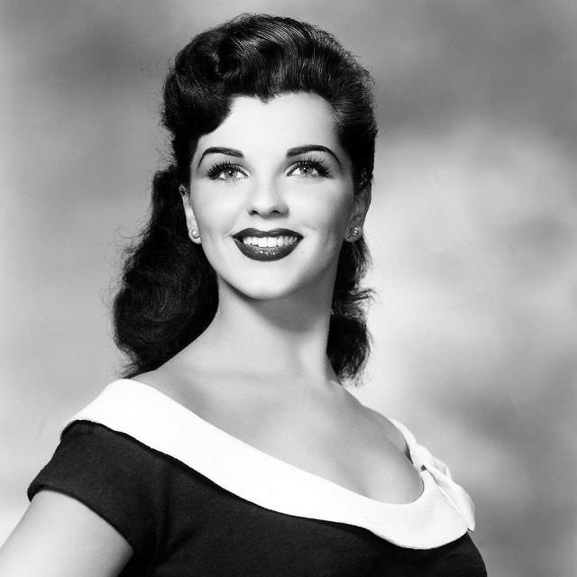 Lisa Gaye: Life Story and Glamorous Photos from her Early Life and Career